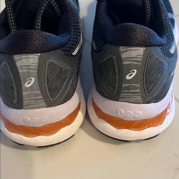 ASICS Women’s Black and White Athletic Shoes. Size 10 - Picture 3 of 6